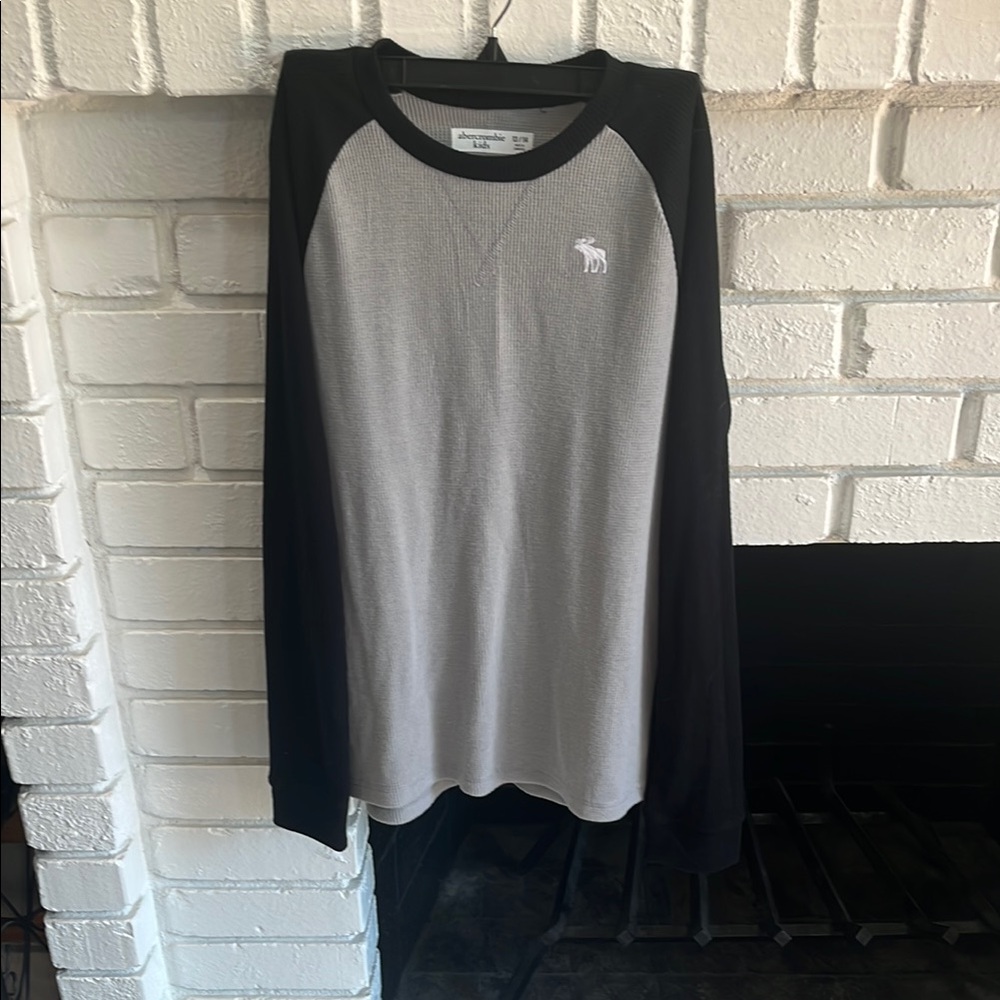 Abercrombie Kids Black and Gray Long Sleeve Soft Waffle Tee